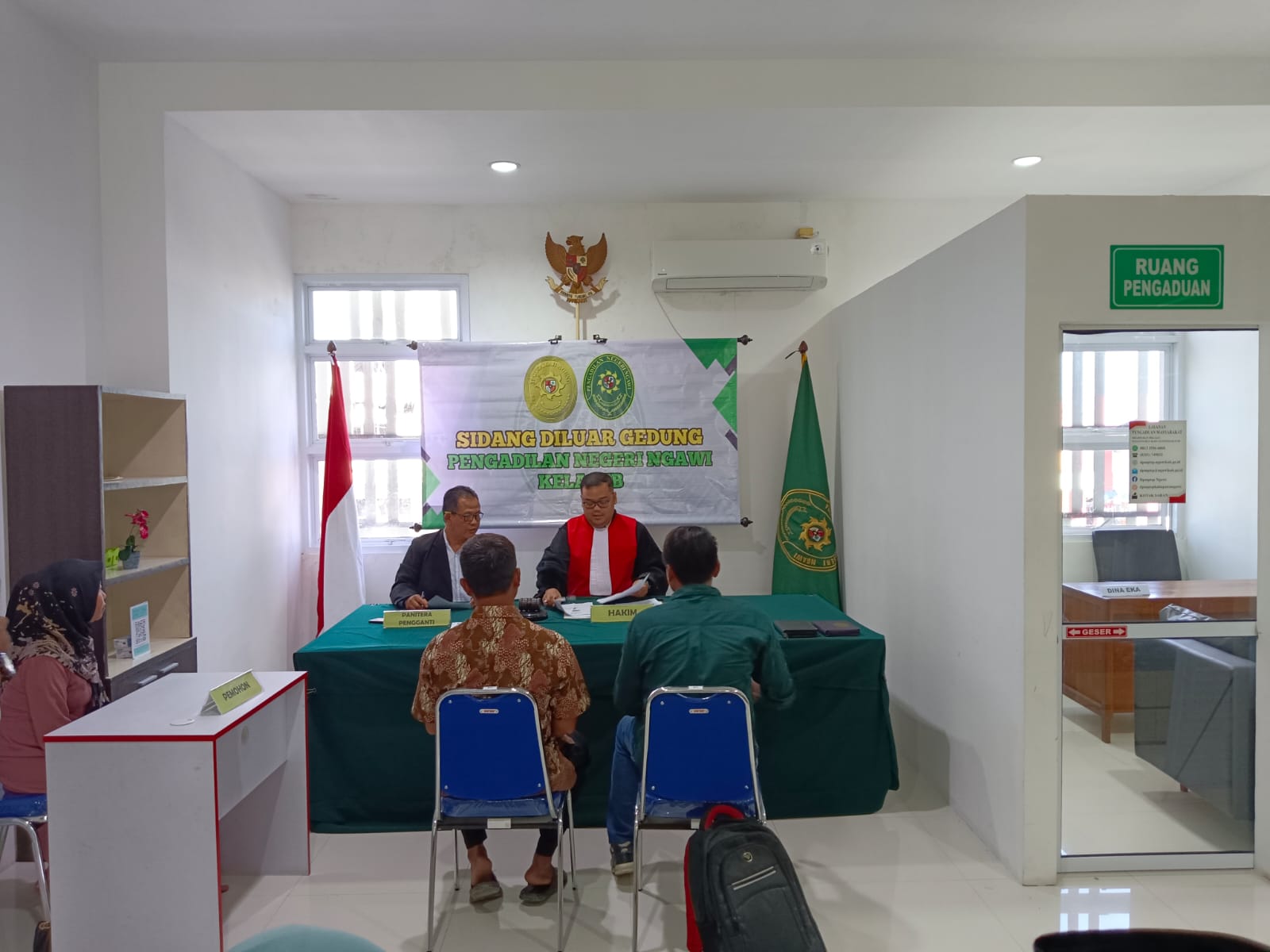 sidang di luar gedung 5